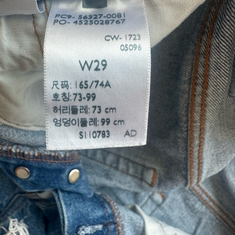 Levi’s shorts size 29 worn like twice so cute just too big on me